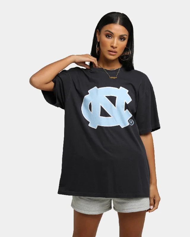 NATIONAL COLLEGIATE ATHLETIC ASSC UNC Team Crest Vintage T-Shirt Vintage Black Zippered Buttoned Snapped NATIONAL COLLEGIATE ATHLETIC ASSC UNC Team Crest Vintage T-Shirt Vintage Black Zippered Buttoned Snapped