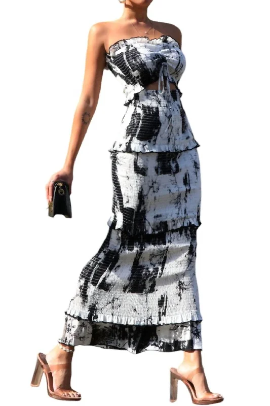 Smocked Long Dress In Black/white Tunics Practical easy-care
