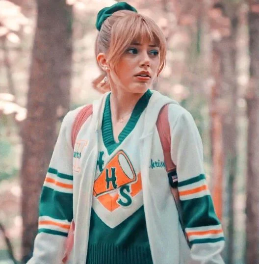 Stranger Things S04 Chrissy Hoodie Hoodie with Drop Shoulder Relaxed Streetwear